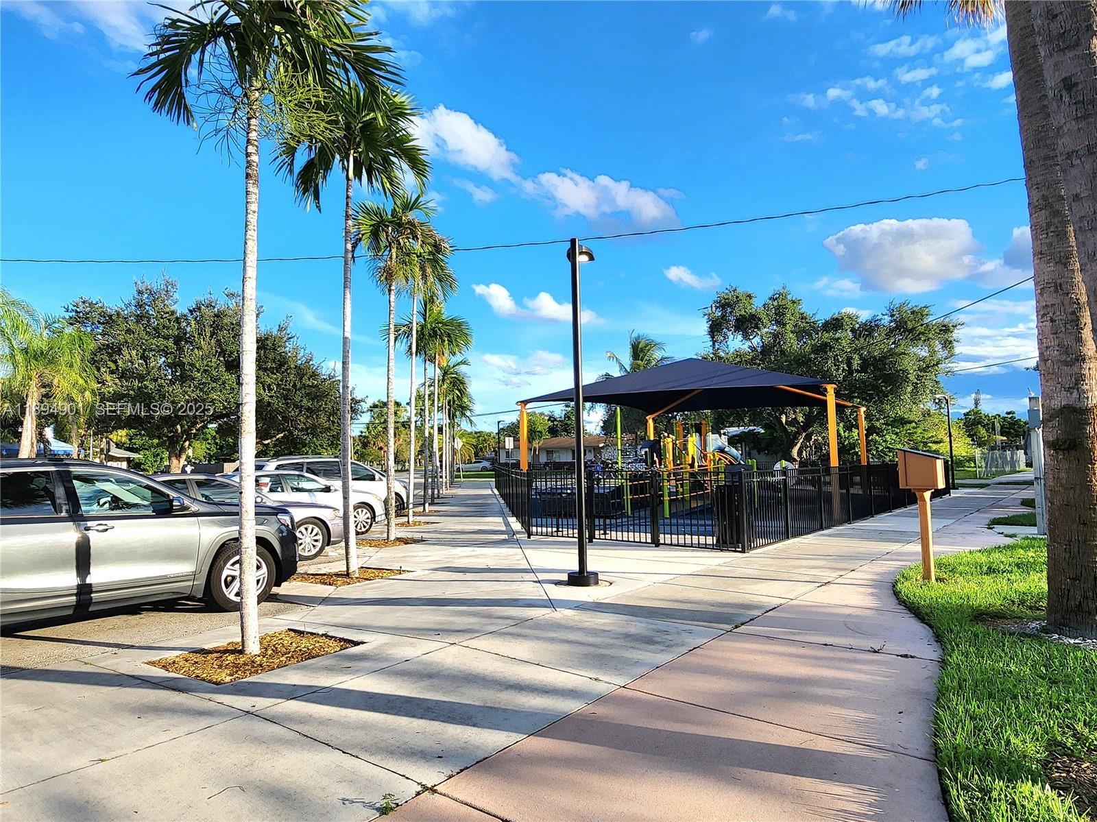5934 Buchanan Street, Unit 4 Hollywood, FL 33021 - Photo 37 of 41 Walk to the Park