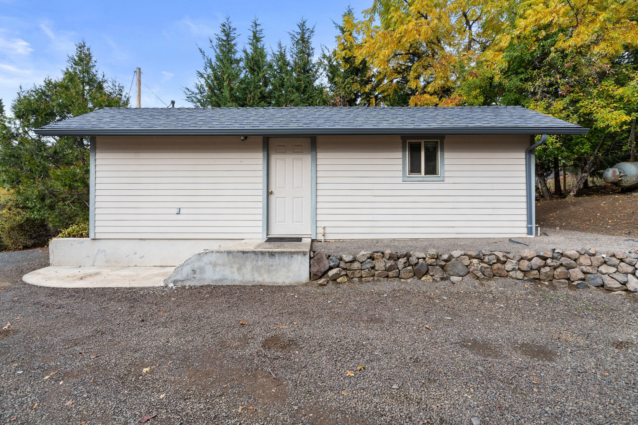 7907 Rapp Lane Talent, OR 97540 - Photo 45 of 57 34_7907-rapp-ln (greg goebelt)-33