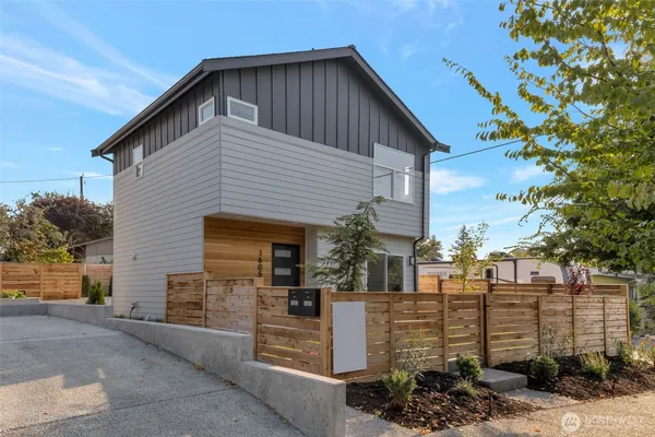 $679,900 | 1605 Southwest Kenyon Street, Seattle, WA 98106