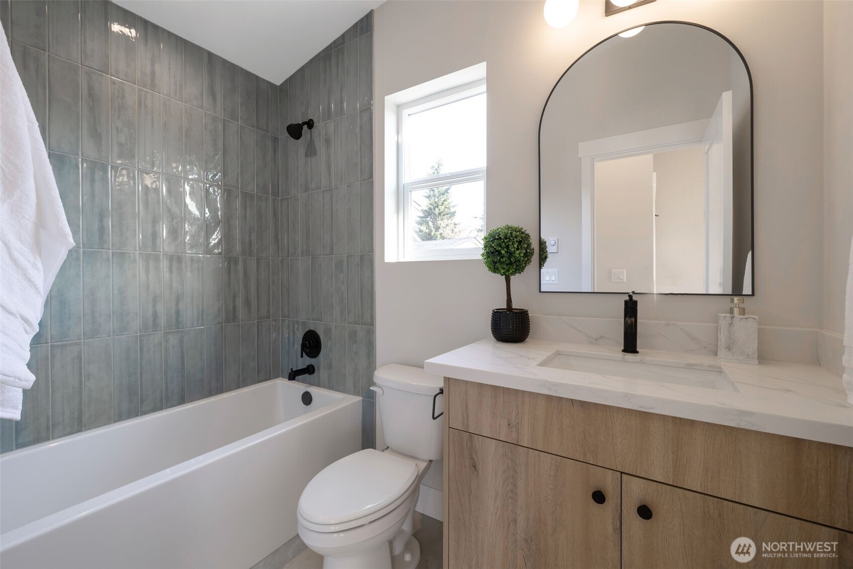 1605 Southwest Kenyon Street Seattle, WA 98106 - Photo 18 of 19