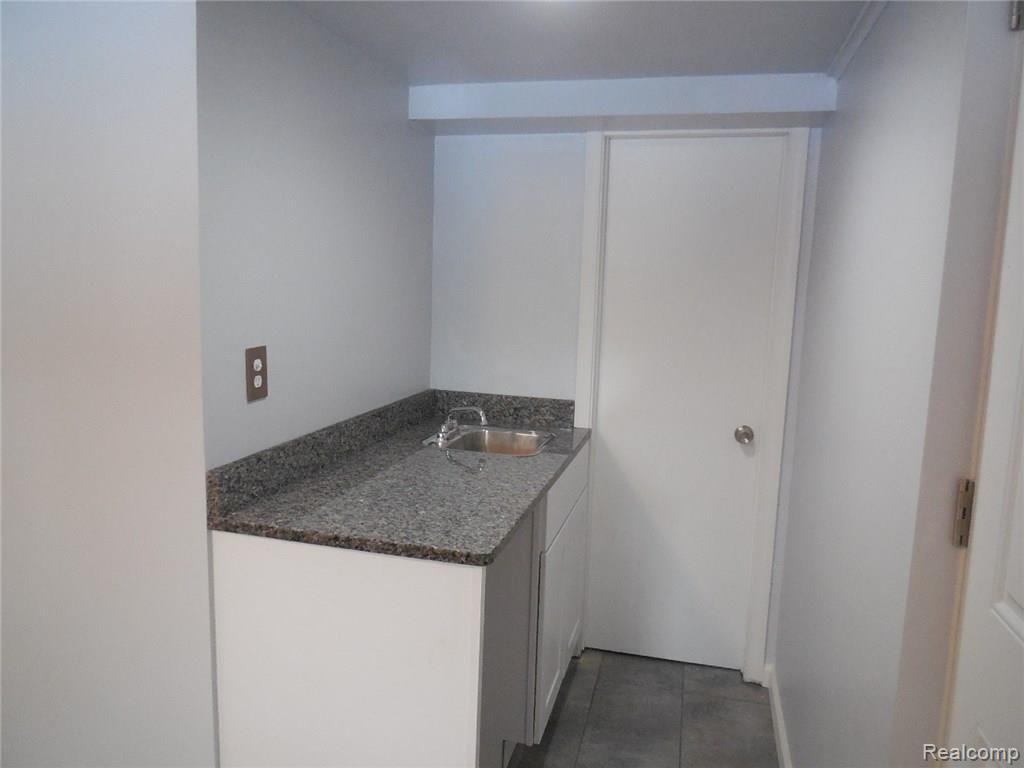 21070 Andover Road Southfield, MI 48076 - Photo 29 of 30 DSCN1944.JPG