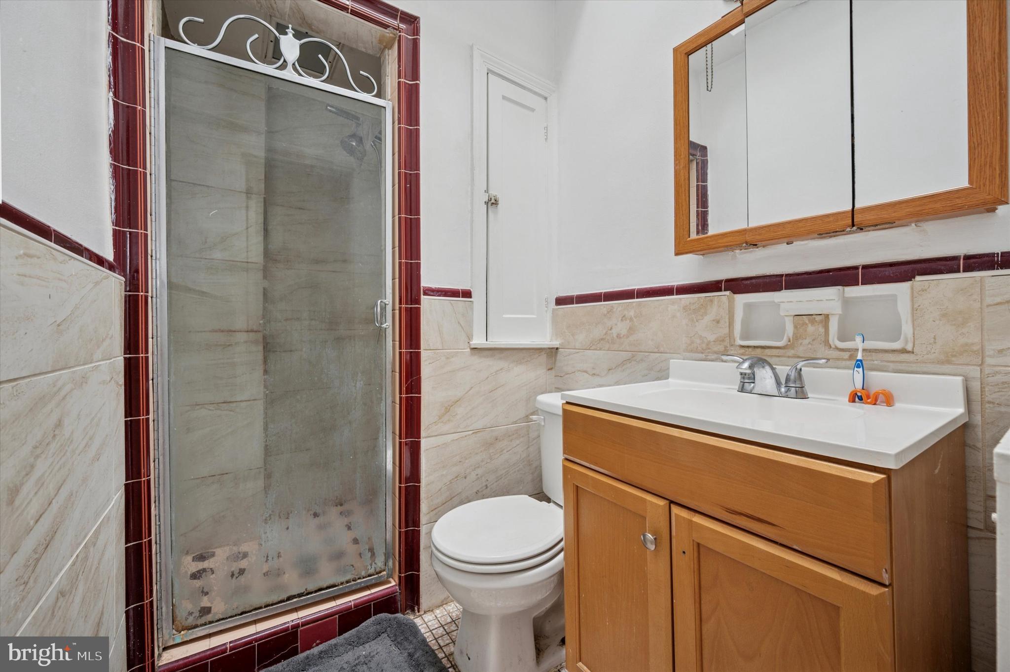 6228 Old York Road Philadelphia, PA 19141 - Photo 15 of 19 Ensuite
