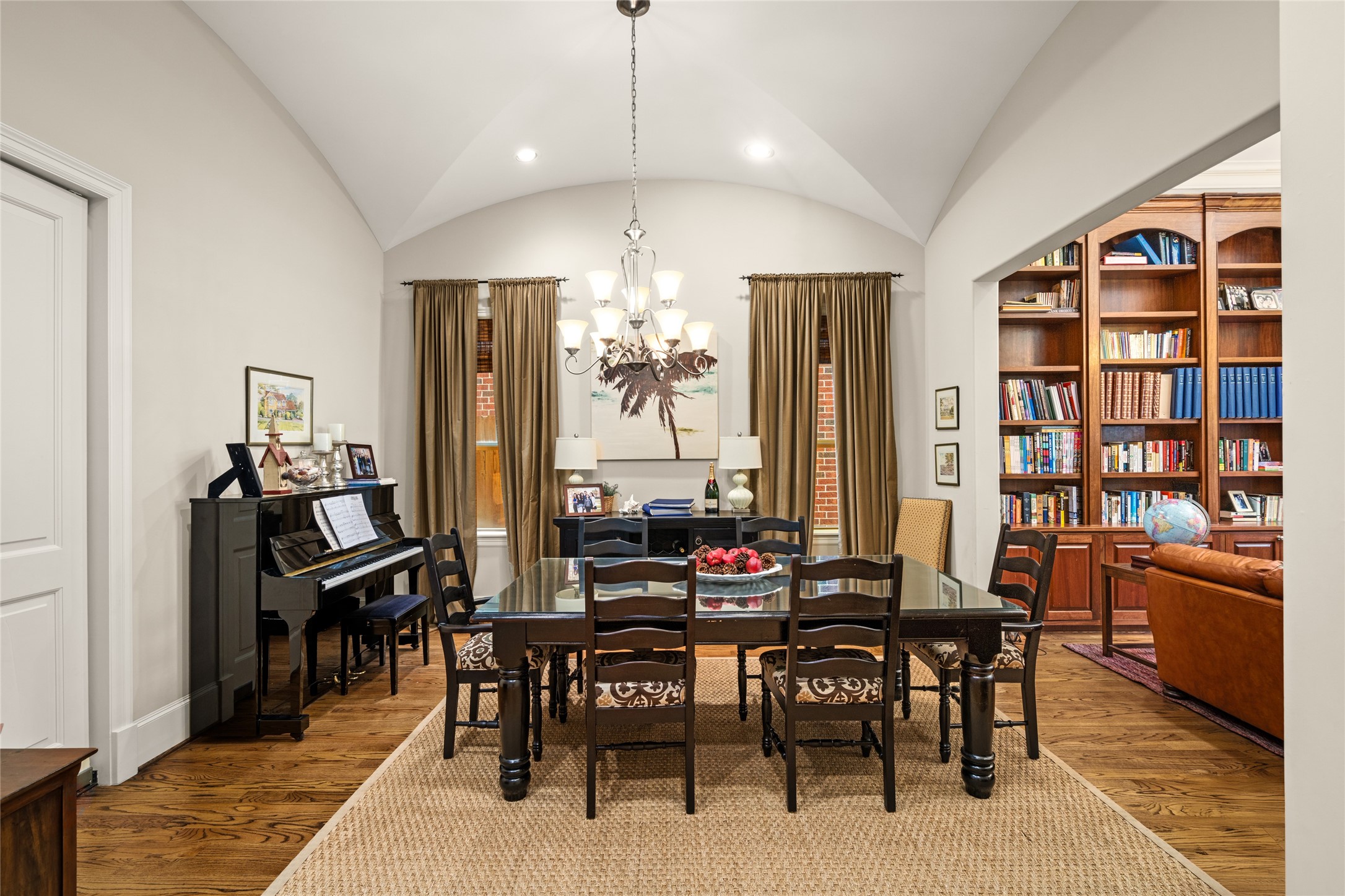 4219 Oberlin Street Houston, TX 77005 - Photo 5 of 33 The gracious formal dining space has plenty of room to host guests and gatherings.