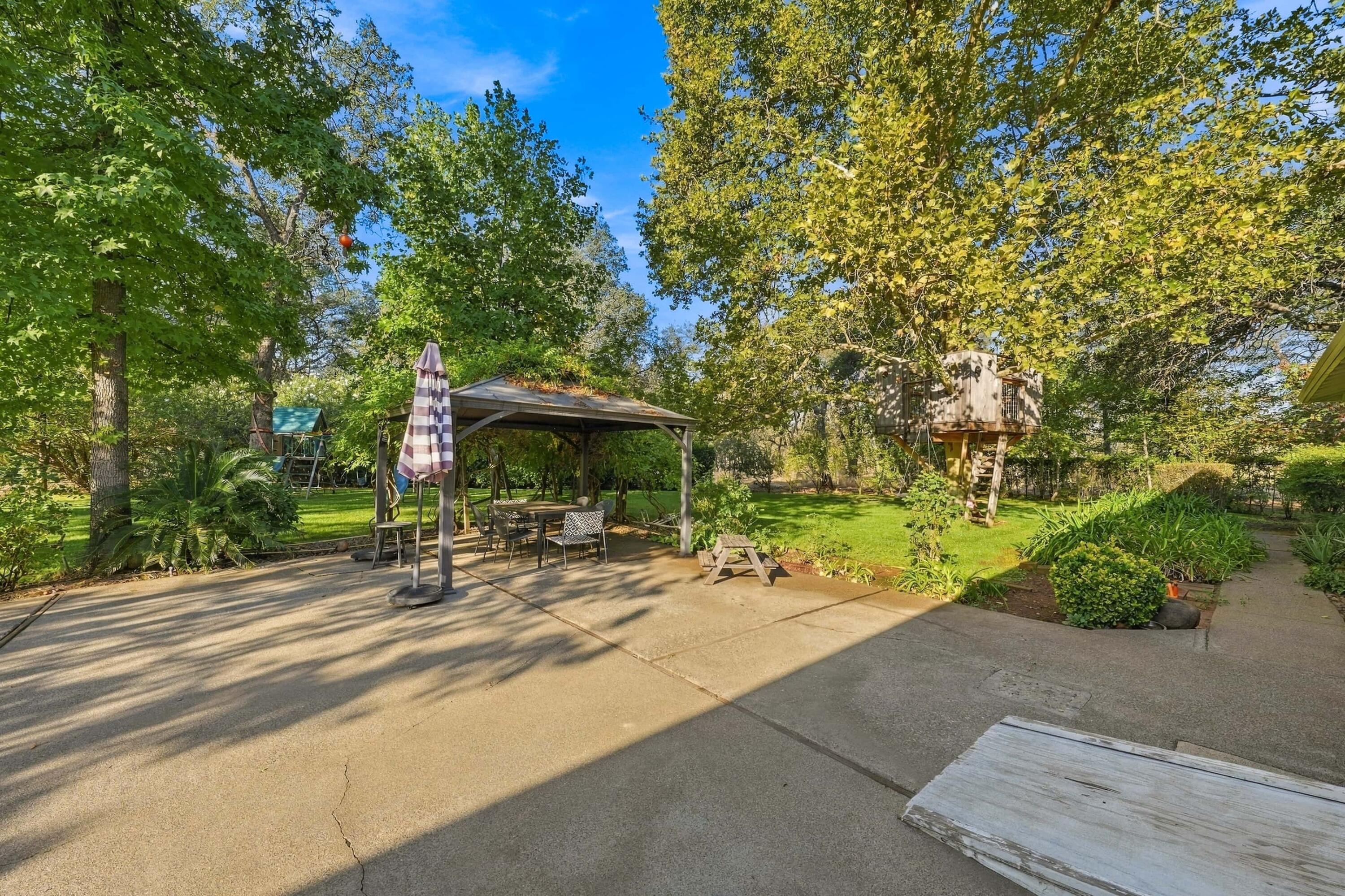 3252 Inverness Street Redding, CA 96002 - Photo 25 of 27 Patio Area