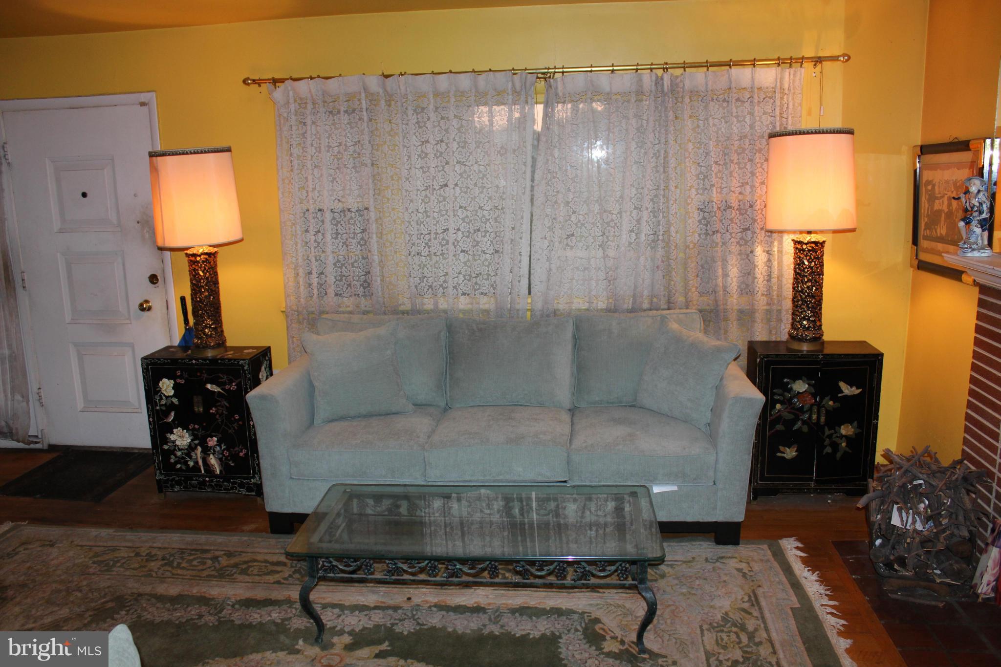 1000 Ray Road Hyattsville, MD 20783 - Photo 5 of 17 Living Room