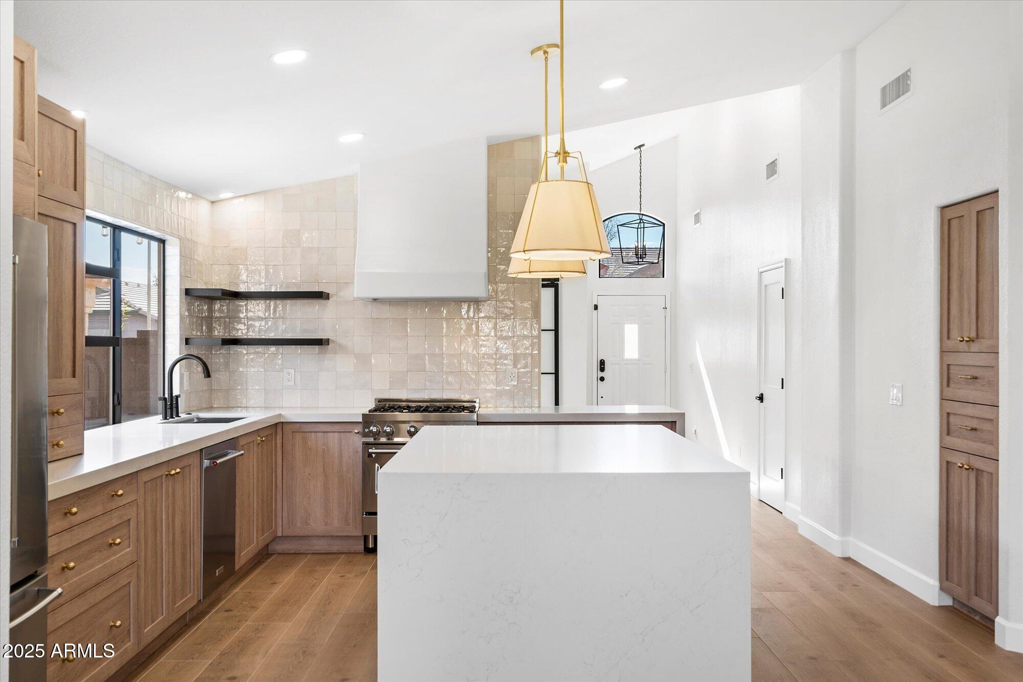 4706 East Jaeger Road Phoenix, AZ 85050 - Photo 11 of 30 Kitchen