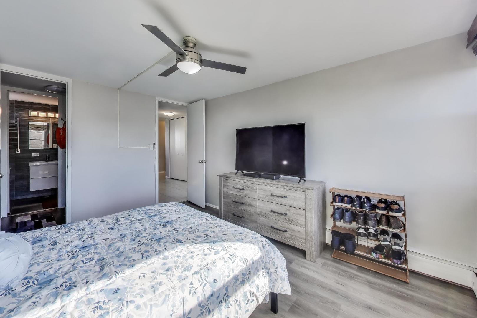 5740 North Sheridan Road, Unit 7D Chicago, IL 60660 - Photo 15 of 24