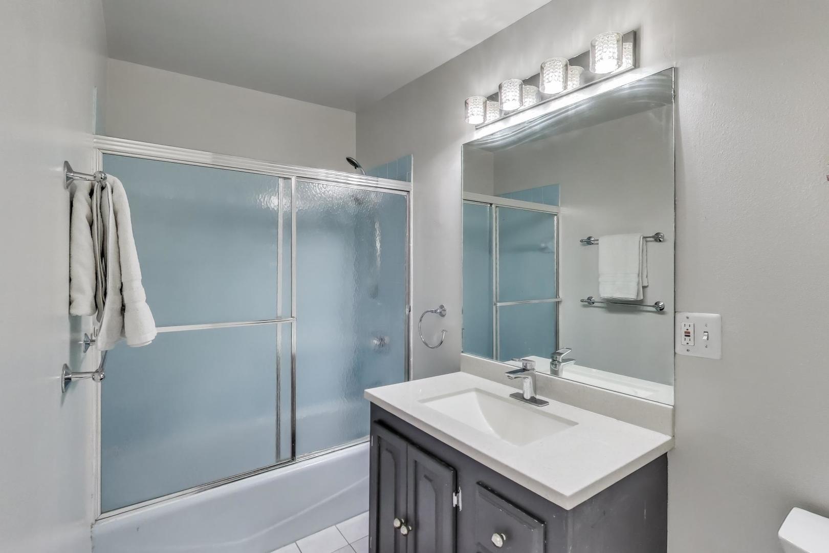 5740 North Sheridan Road, Unit 7D Chicago, IL 60660 - Photo 21 of 24