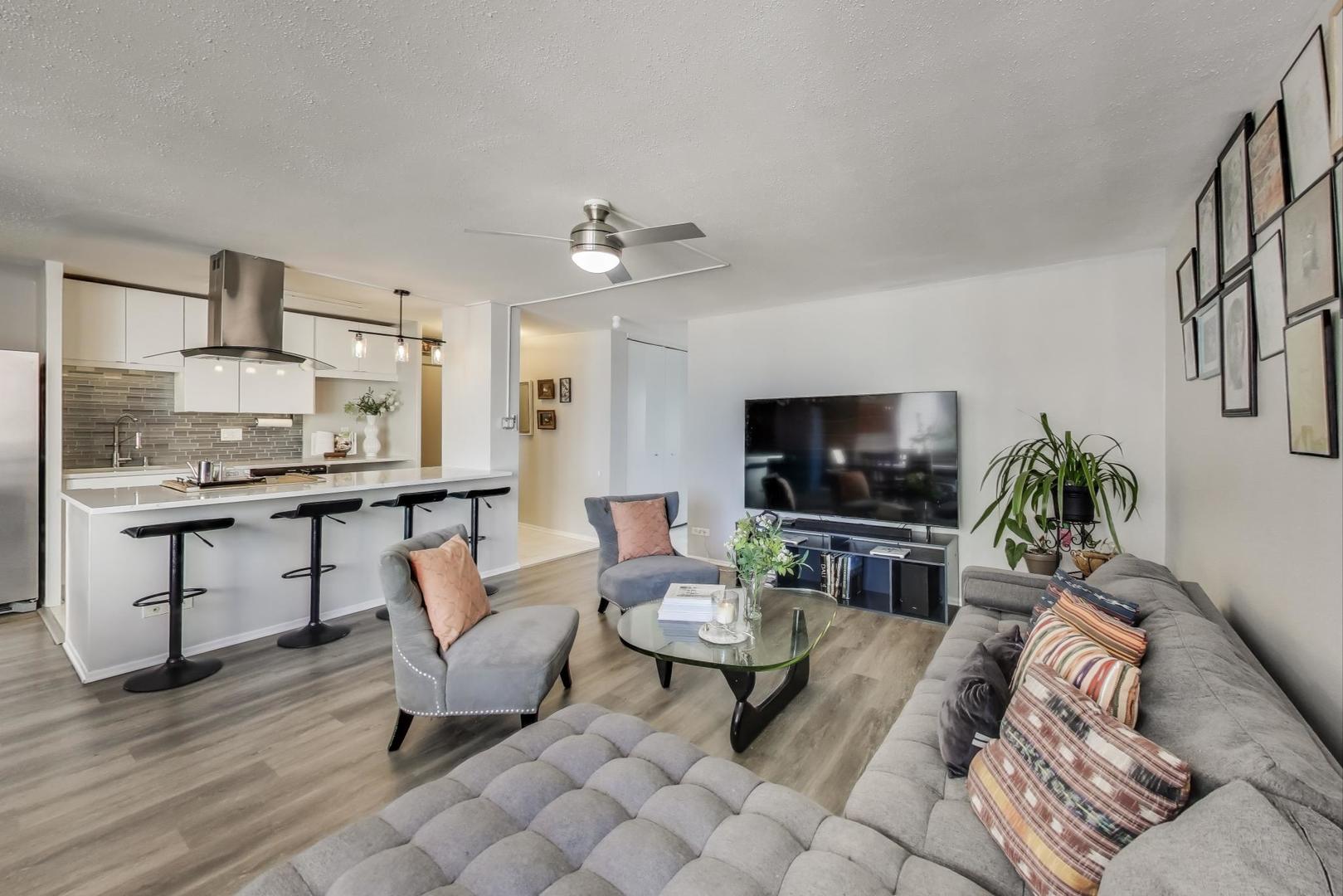 5740 North Sheridan Road, Unit 7D Chicago, IL 60660 - Photo 3 of 24