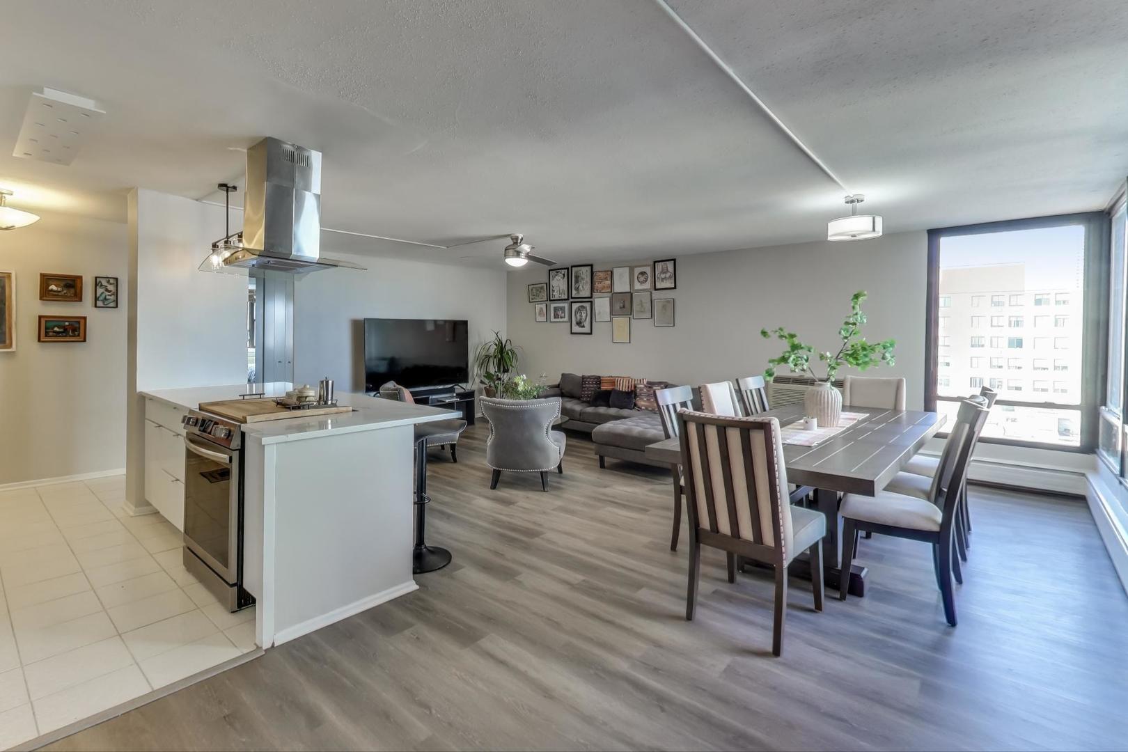 5740 North Sheridan Road, Unit 7D Chicago, IL 60660 - Photo 7 of 24