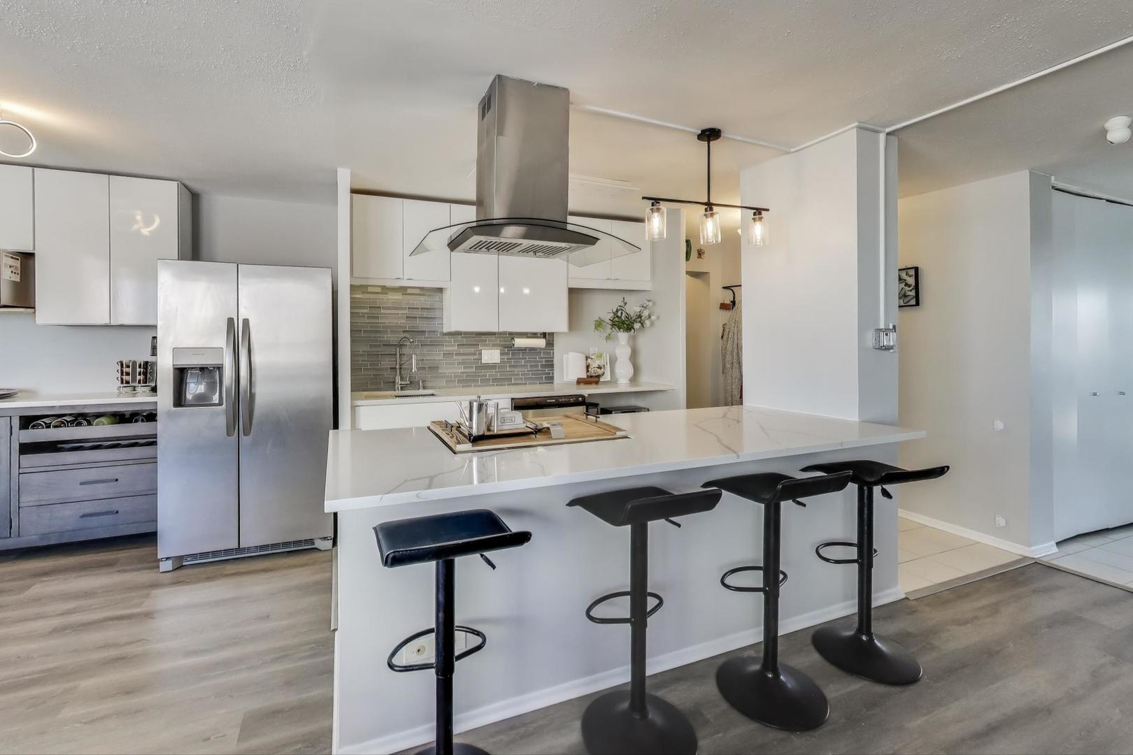 5740 North Sheridan Road, Unit 7D Chicago, IL 60660 - Photo 8 of 24
