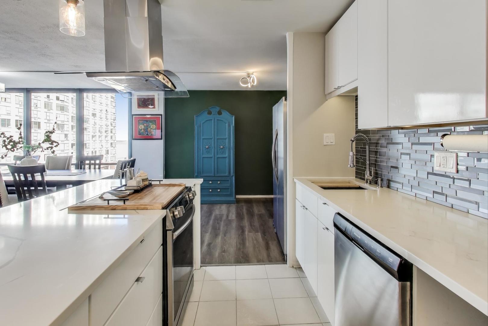 5740 North Sheridan Road, Unit 7D Chicago, IL 60660 - Photo 10 of 24