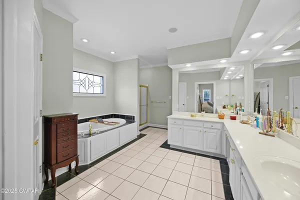 $665,000 | 153 Willow Green Drive, Jackson, TN 38305
