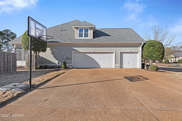 $665,000 | 153 Willow Green Drive, Jackson, TN 38305