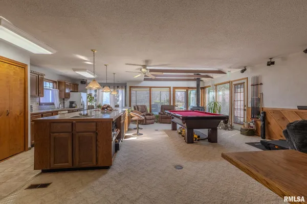 $220,000 | 7 Hickory Lane, Carlinville, IL 62626
