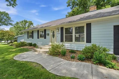 $325,000 | 13218 West 96th Street, Lenexa, KS 66215
