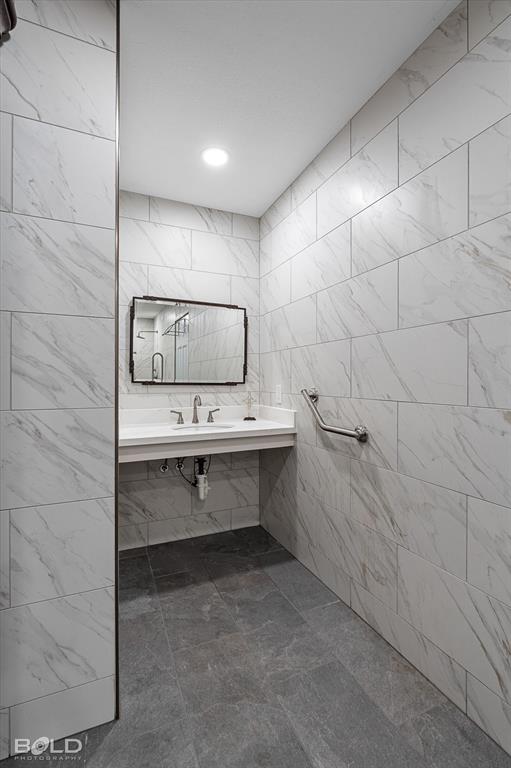 5800 Jefferson Paige Road Shreveport, LA 71119 - Photo 11 of 39 a bathroom with a sink and a mirror