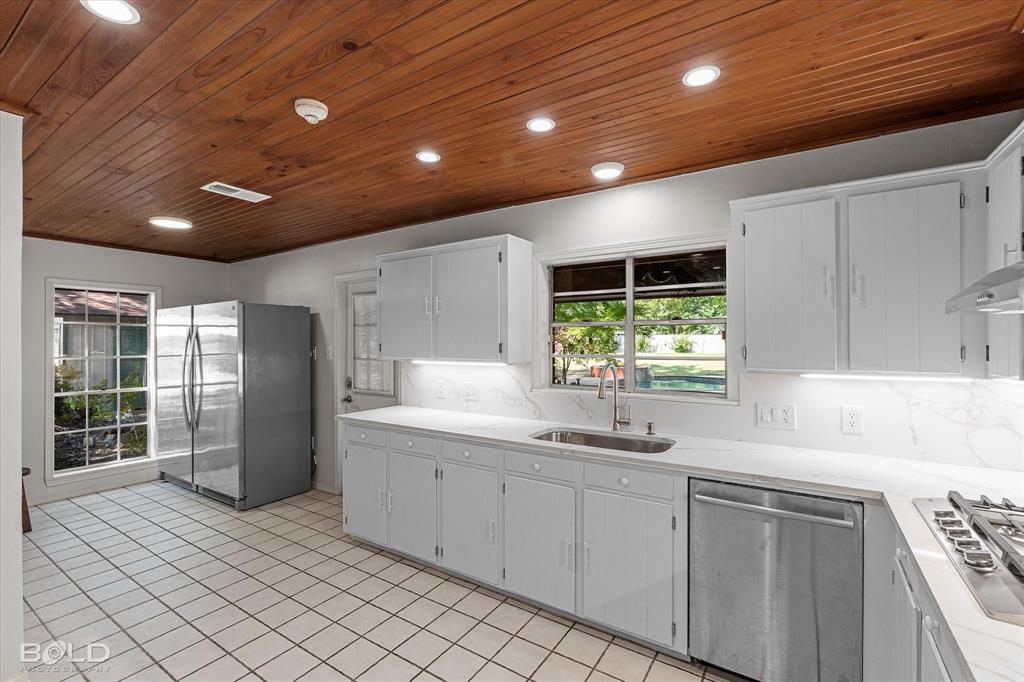 5800 Jefferson Paige Road Shreveport, LA 71119 - Photo 18 of 39 a kitchen with a sink window and cabinets