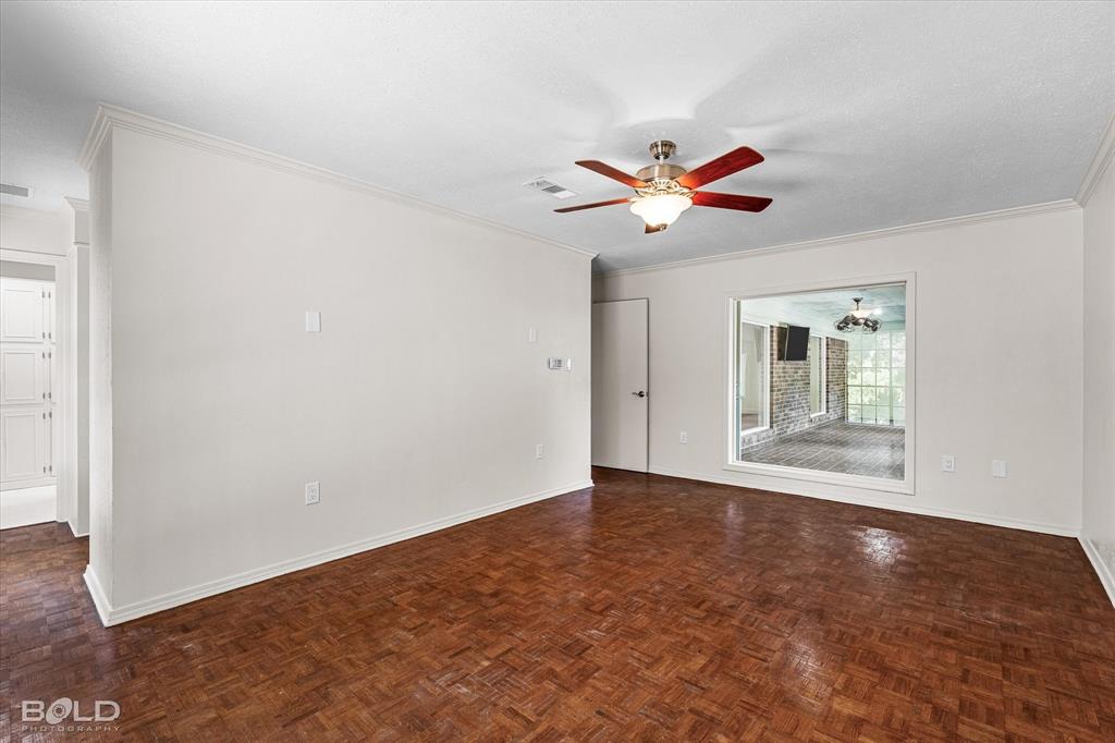 5800 Jefferson Paige Road Shreveport, LA 71119 - Photo 19 of 39 a view of an empty room with a window
