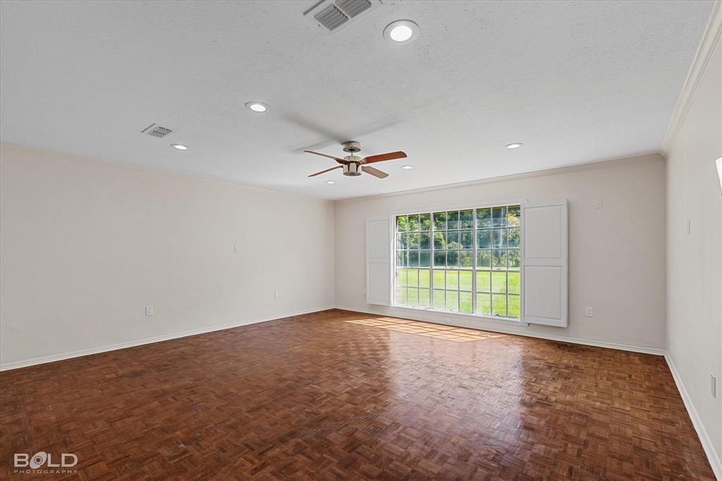 5800 Jefferson Paige Road Shreveport, LA 71119 - Photo 21 of 39 a view of an empty room with a window