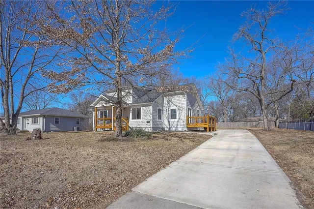 $330,000 | 524 East Prairie Street, Olathe, KS 66061