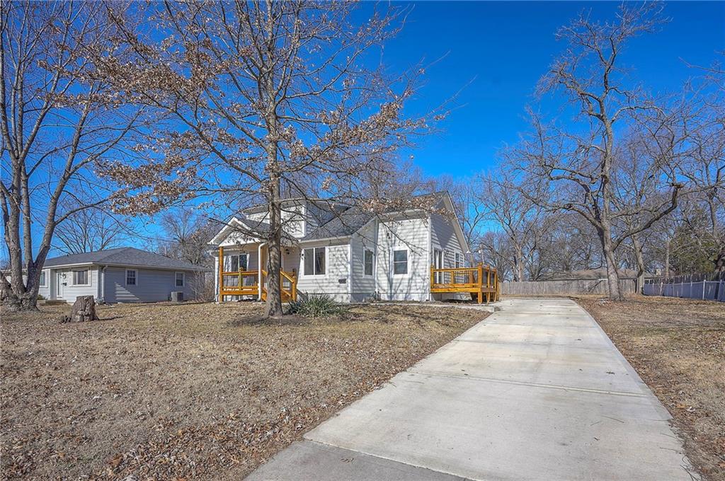 524 East Prairie Street Olathe, KS 66061 - Photo 3 of 37