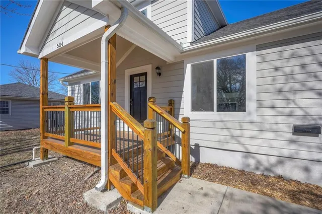 $330,000 | 524 East Prairie Street, Olathe, KS 66061