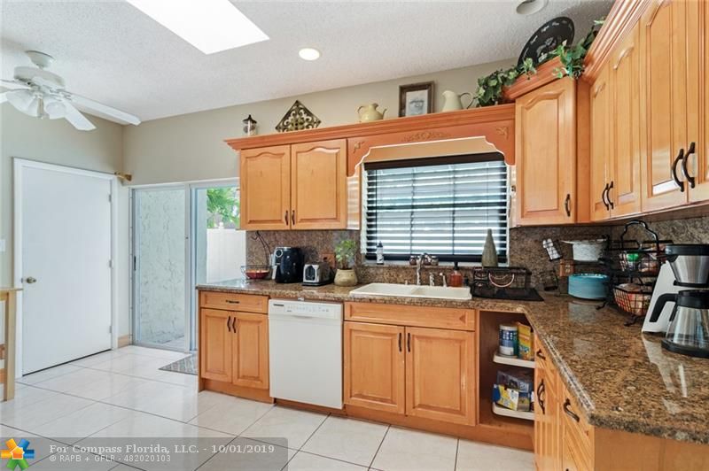 8067 Buttonwood Circle Tamarac, FL 33321 - Photo 2 of 33