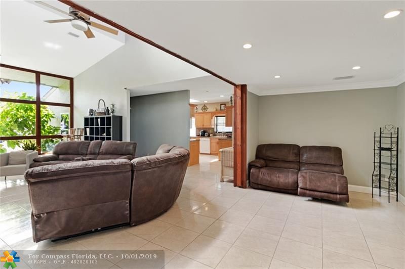 8067 Buttonwood Circle Tamarac, FL 33321 - Photo 20 of 33