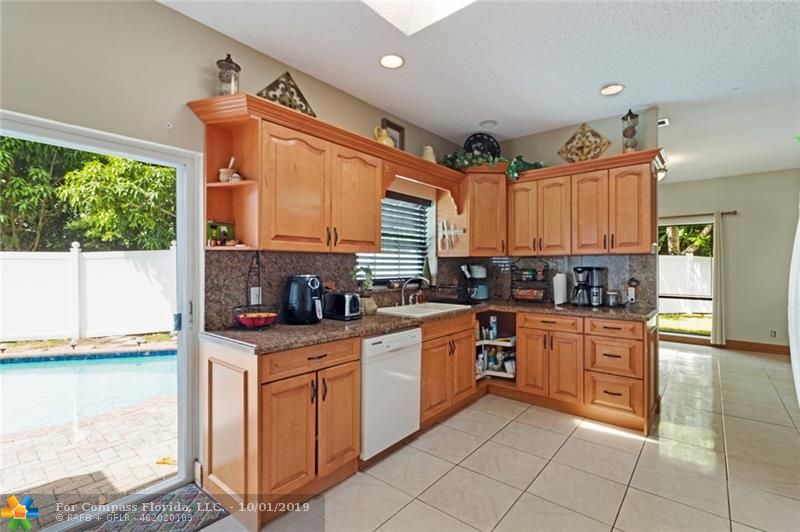 8067 Buttonwood Circle Tamarac, FL 33321 - Photo 3 of 33