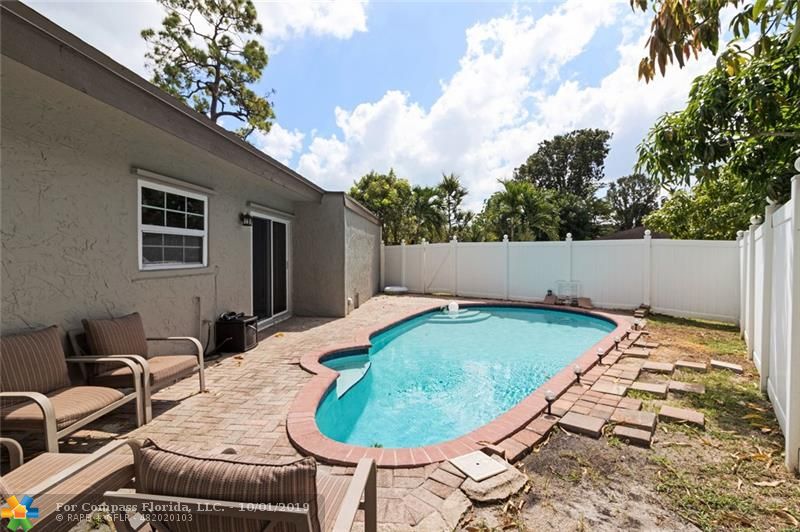 8067 Buttonwood Circle Tamarac, FL 33321 - Photo 27 of 33