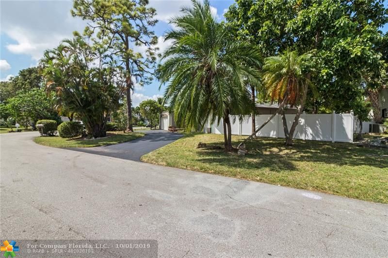 8067 Buttonwood Circle Tamarac, FL 33321 - Photo 31 of 33