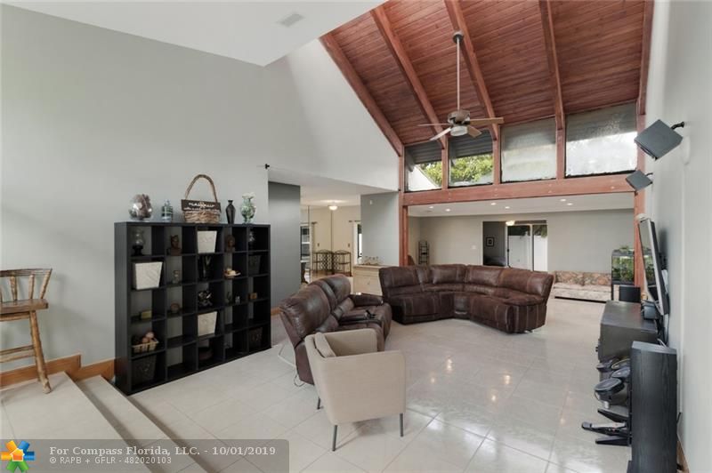 8067 Buttonwood Circle Tamarac, FL 33321 - Photo 5 of 33