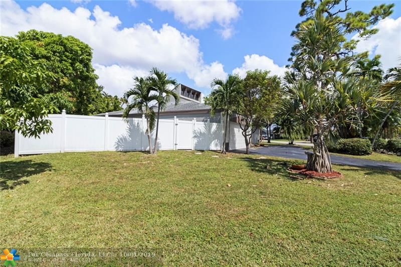 8067 Buttonwood Circle Tamarac, FL 33321 - Photo 8 of 33