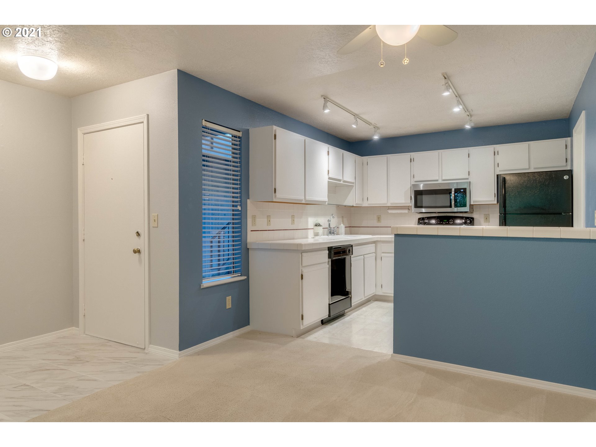 4000 Carman Drive, Unit E68 Lake Oswego, OR 97035 - Photo 11 of 27