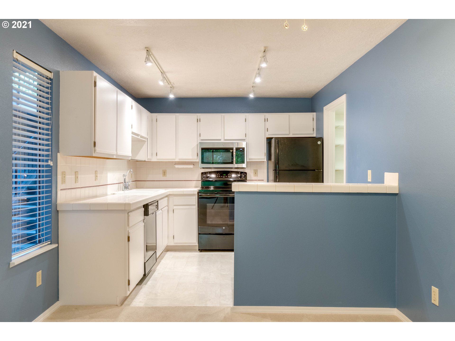 4000 Carman Drive, Unit E68 Lake Oswego, OR 97035 - Photo 12 of 27