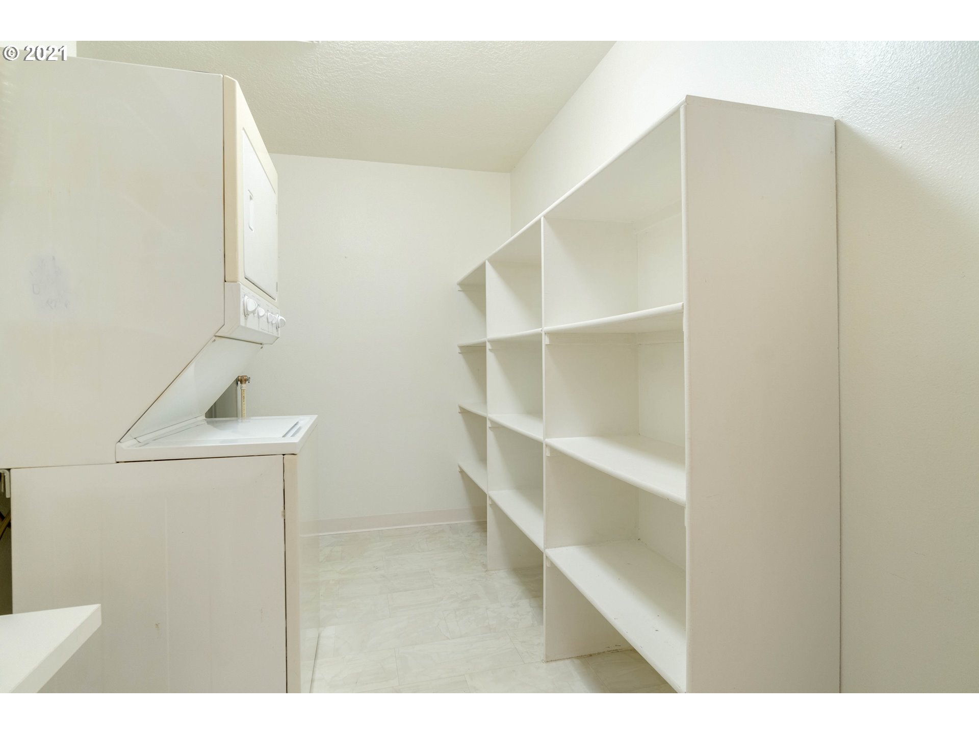 4000 Carman Drive, Unit E68 Lake Oswego, OR 97035 - Photo 15 of 27