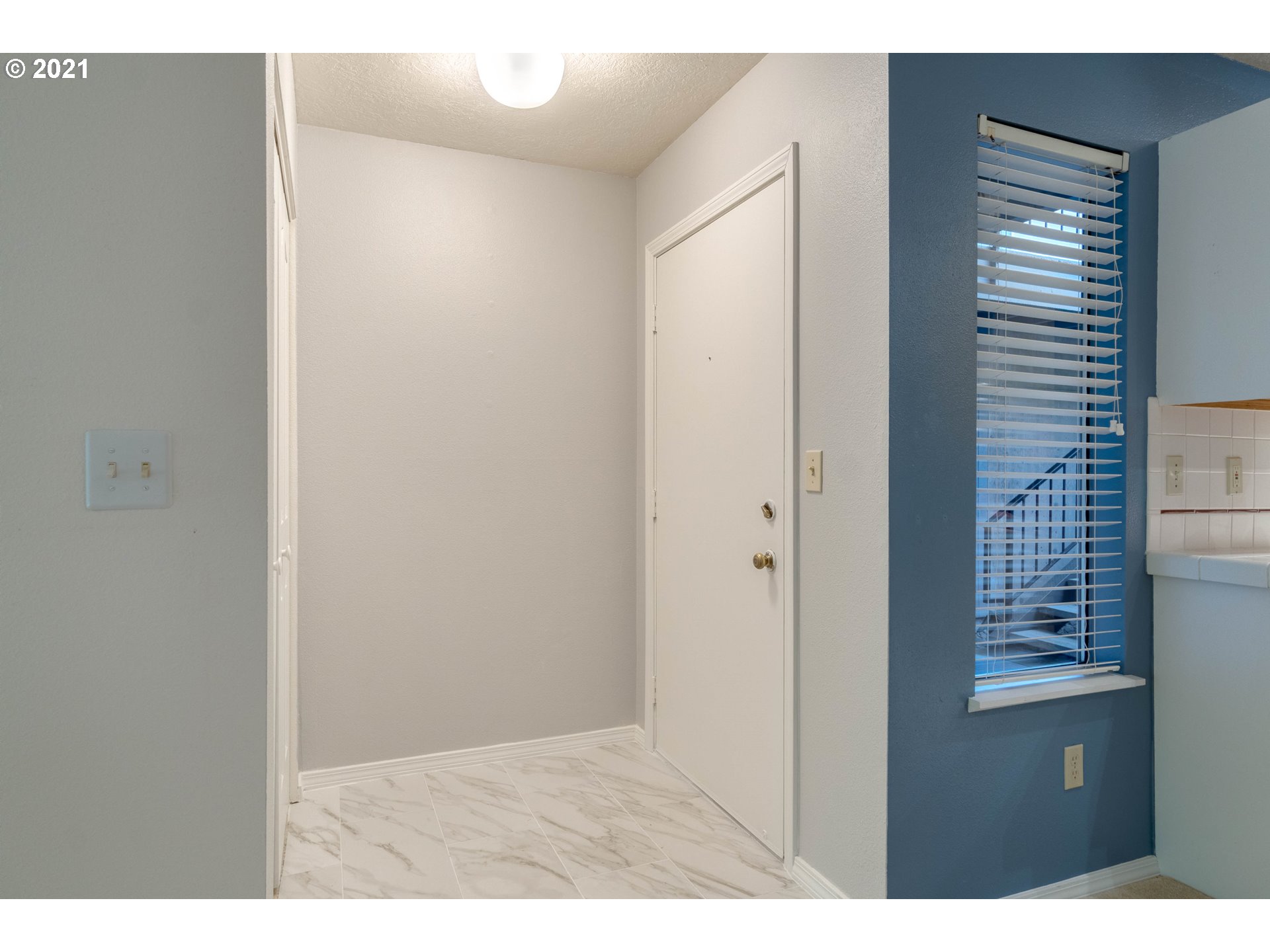 4000 Carman Drive, Unit E68 Lake Oswego, OR 97035 - Photo 5 of 27