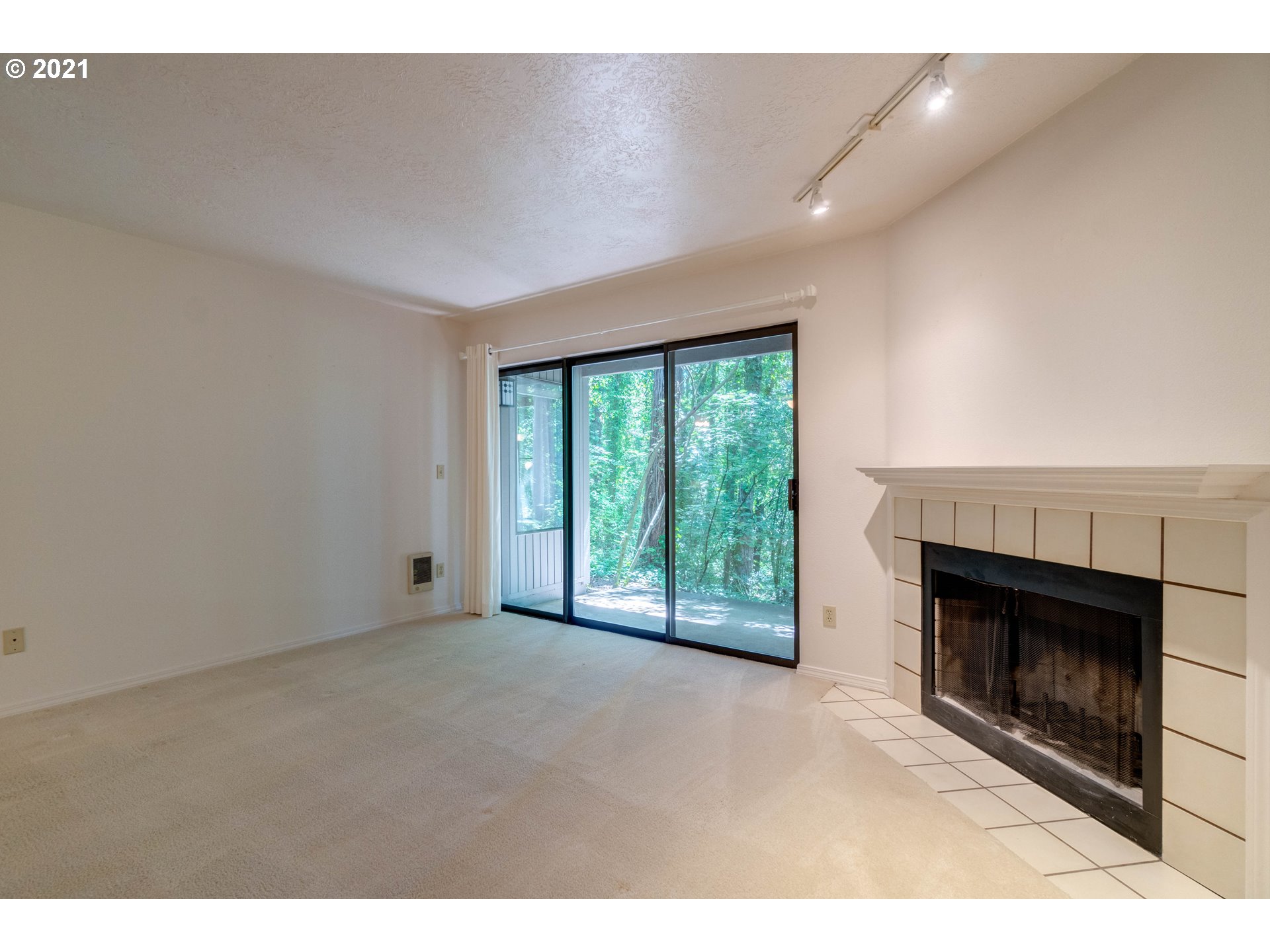 4000 Carman Drive, Unit E68 Lake Oswego, OR 97035 - Photo 7 of 27