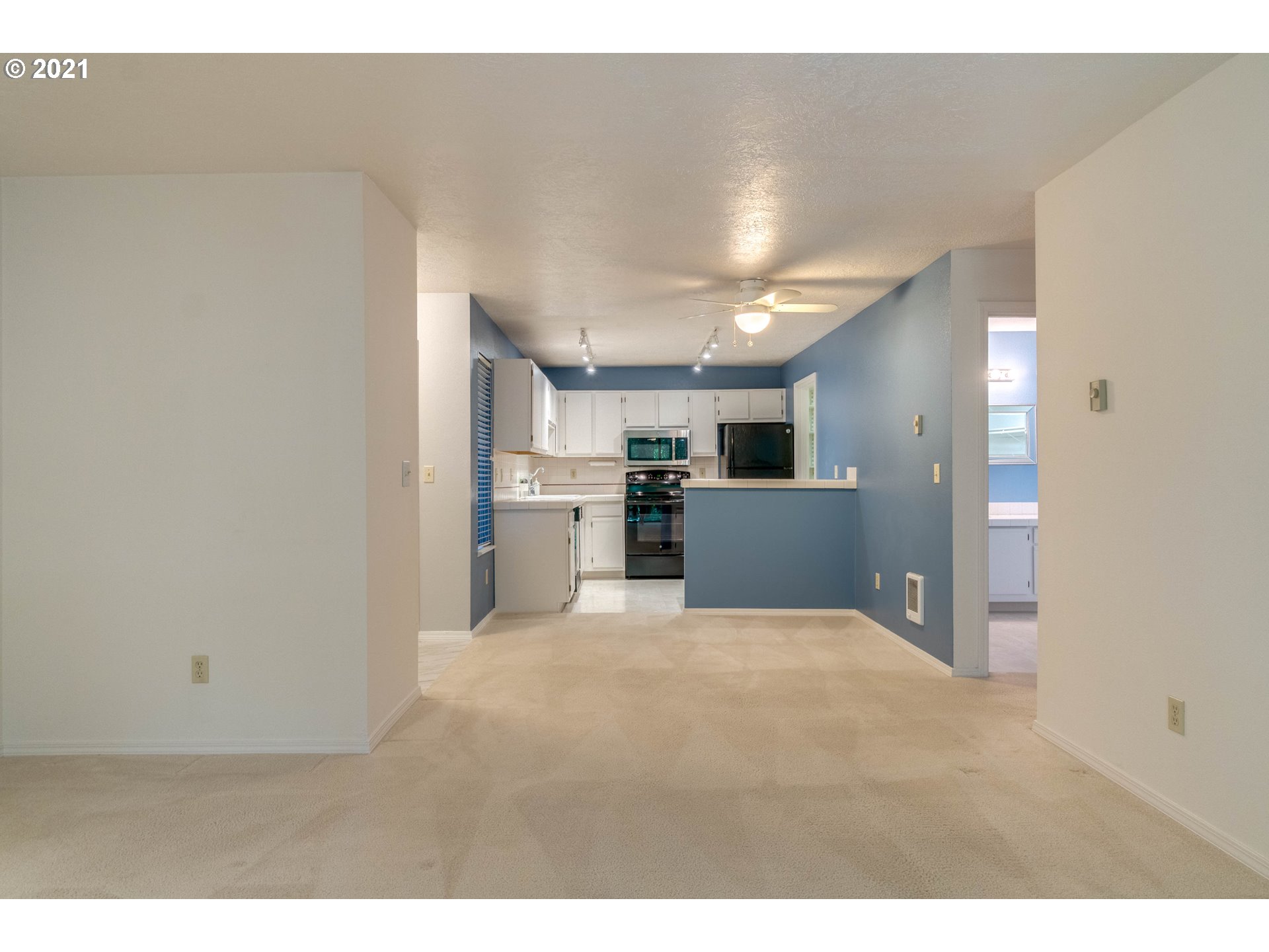 4000 Carman Drive, Unit E68 Lake Oswego, OR 97035 - Photo 10 of 27