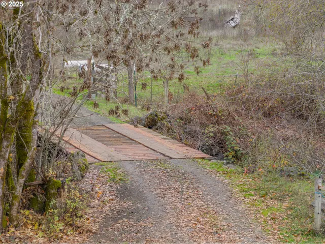 $700,000 | 9740 Upper Olalla Road, Winston, OR 97496