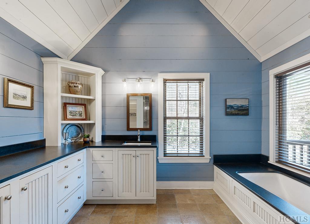 199 Upper Lake Road Highlands, NC 28741 - Photo 38 of 70 Gallery Image 38