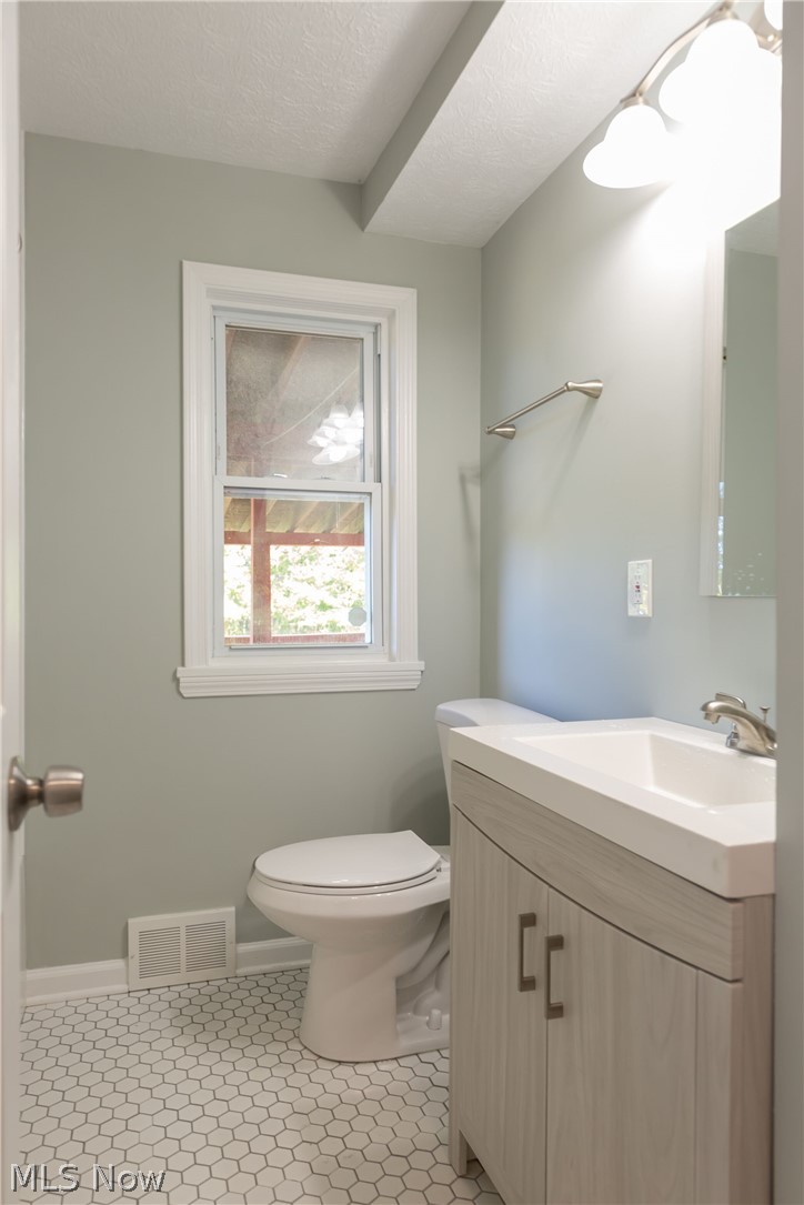 25965 Highland Road Cleveland, OH 44143 - Photo 12 of 26