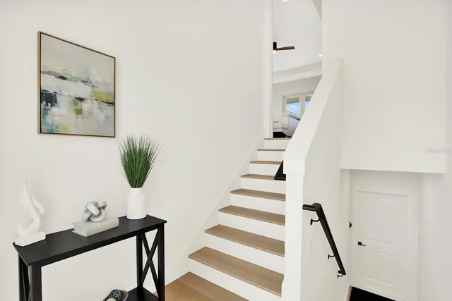 a view of entryway with workspace