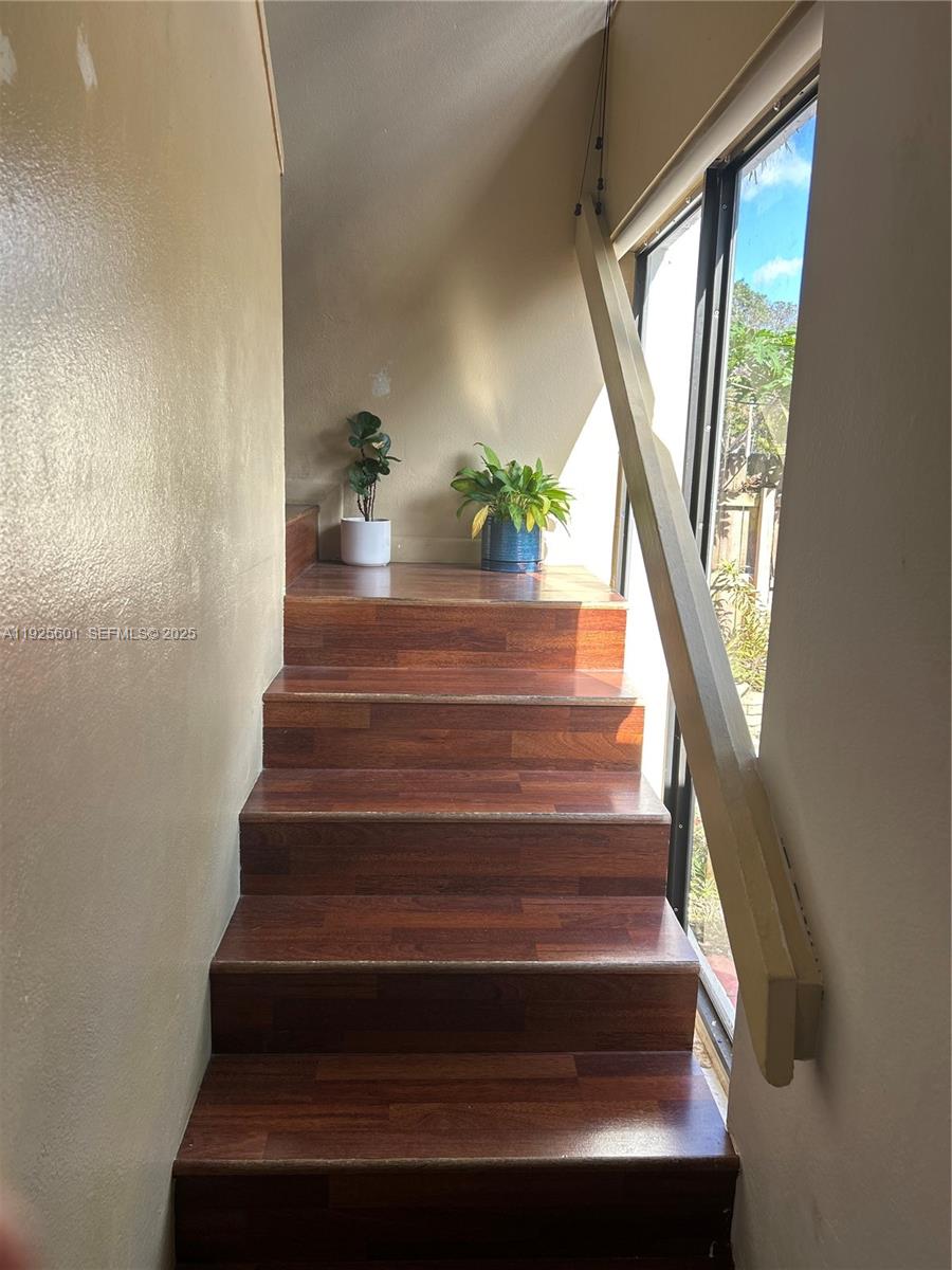 7100 Southwest 112th Place Miami, FL 33173 - Photo 12 of 21 a view of entryway