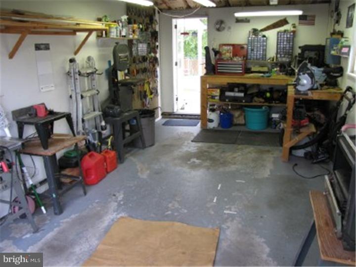 706 Roger Road Warminster, PA 18974 - Photo 14 of 16 Garage