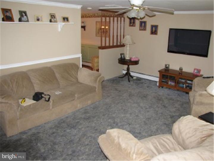 706 Roger Road Warminster, PA 18974 - Photo 4 of 16 Living Room