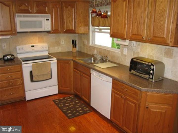 706 Roger Road Warminster, PA 18974 - Photo 5 of 16 Kitchen