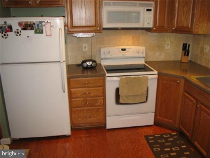 706 Roger Road Warminster, PA 18974 - Photo 6 of 16 Kitchen