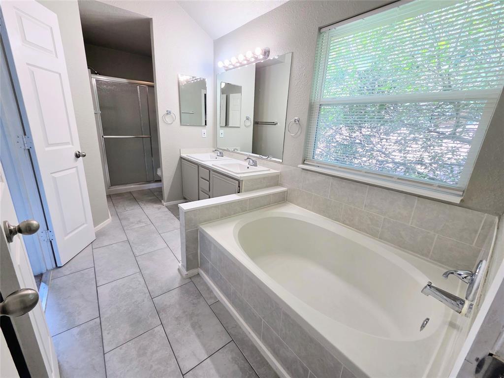 4672 Heatherbrook Lane Grand Prairie, TX 75052 - Photo 15 of 24